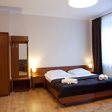Hotel Srodmiejski Кельце Экстерьер фото