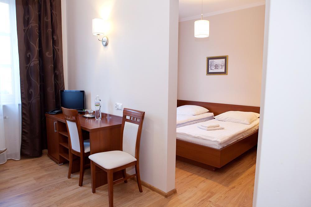 Hotel Srodmiejski Кельце Экстерьер фото