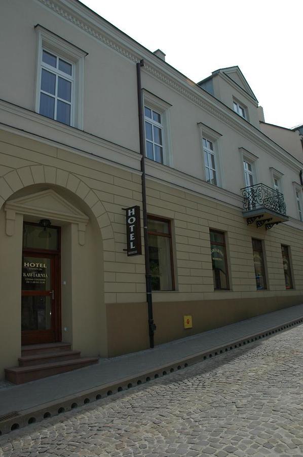 Hotel Srodmiejski Кельце Экстерьер фото