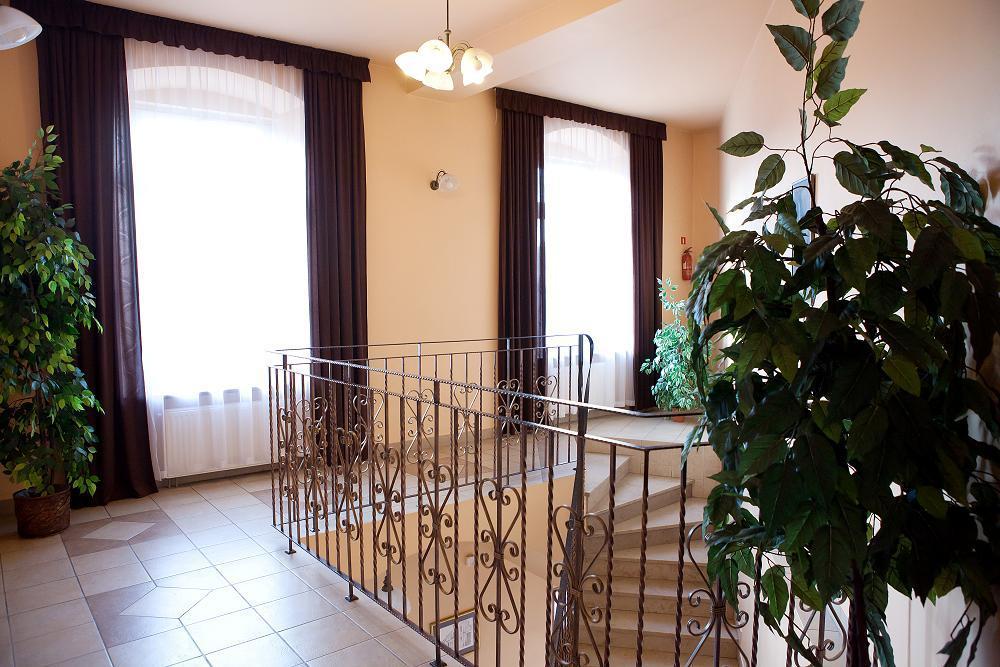 Hotel Srodmiejski Кельце Экстерьер фото
