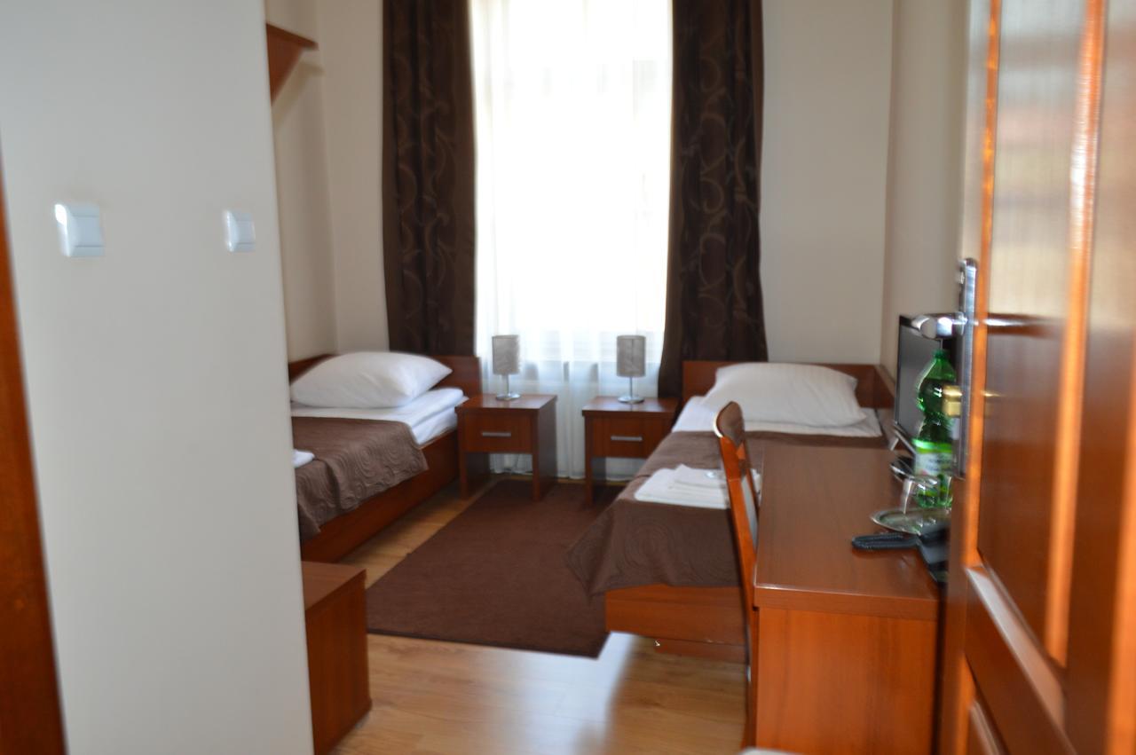 Hotel Srodmiejski Кельце Экстерьер фото
