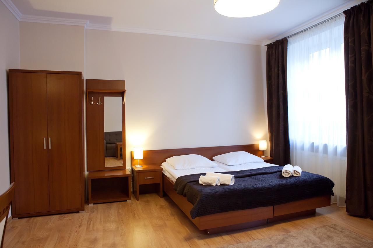 Hotel Srodmiejski Кельце Экстерьер фото