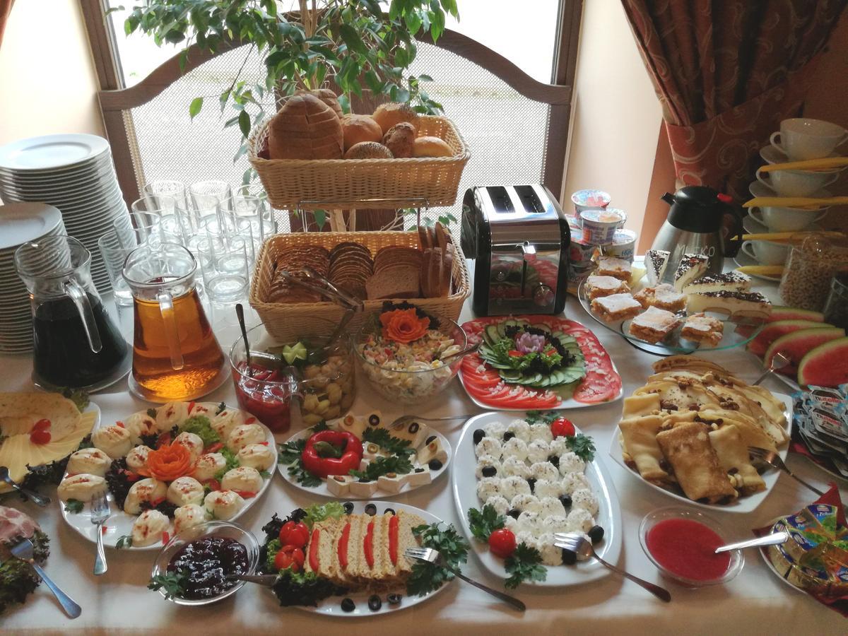 Hotel Srodmiejski Кельце Экстерьер фото
