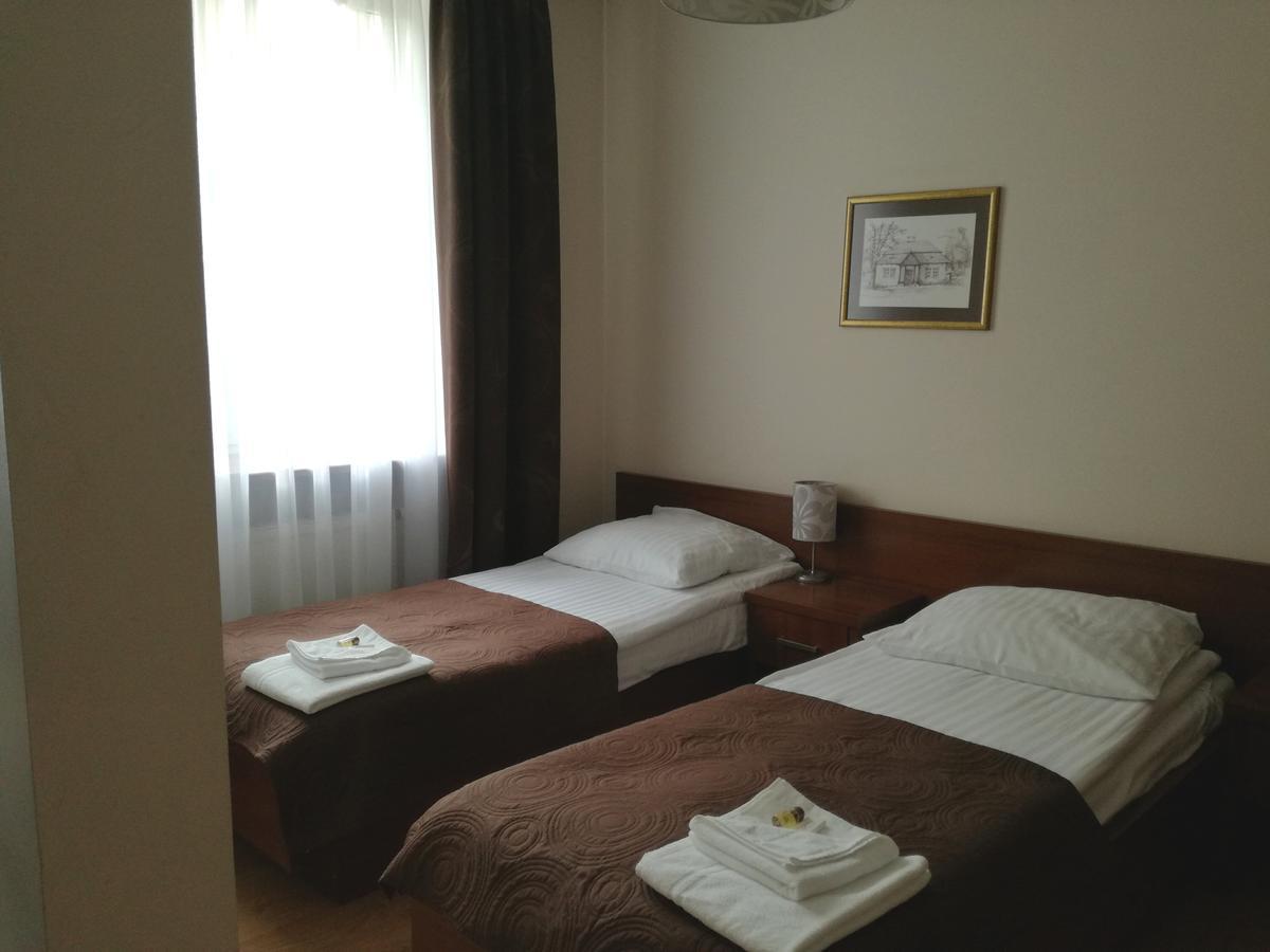 Hotel Srodmiejski Кельце Экстерьер фото