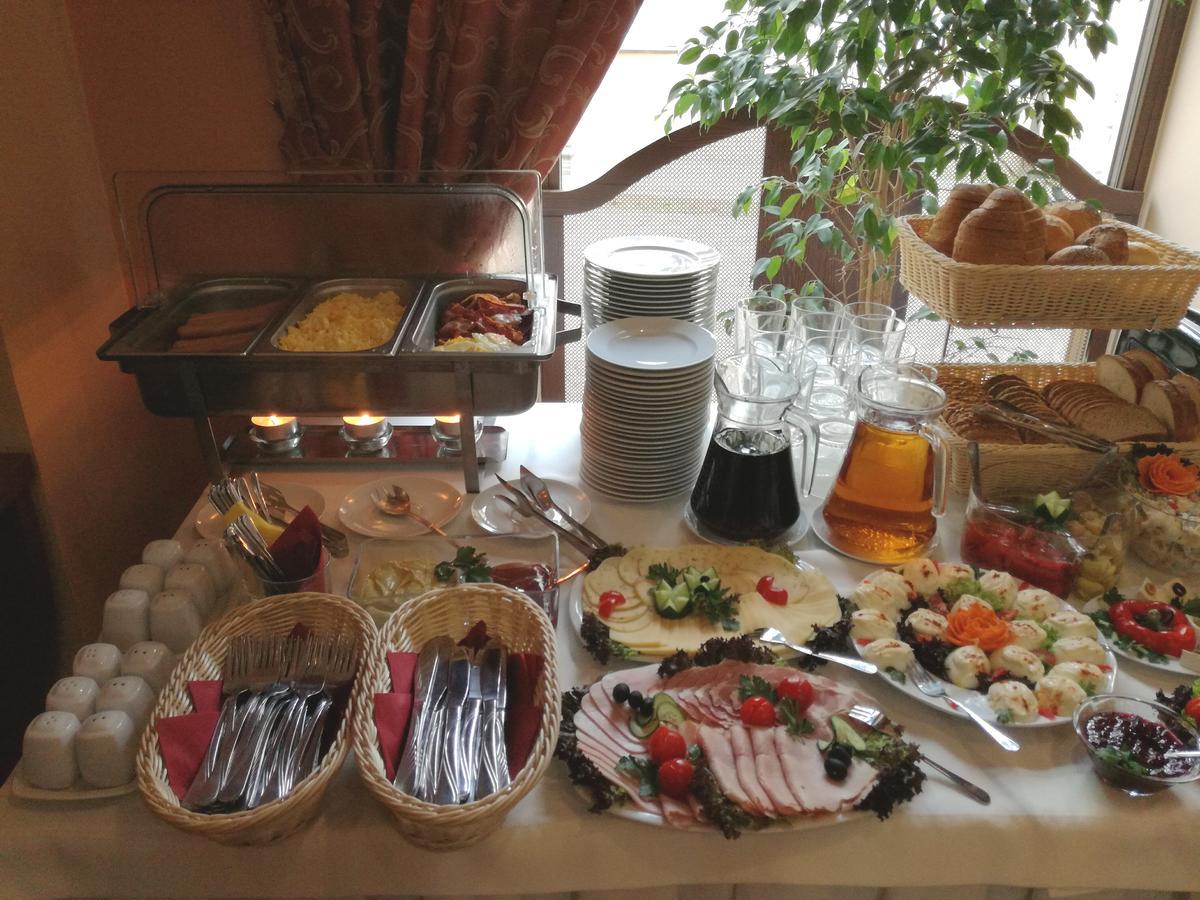 Hotel Srodmiejski Кельце Экстерьер фото