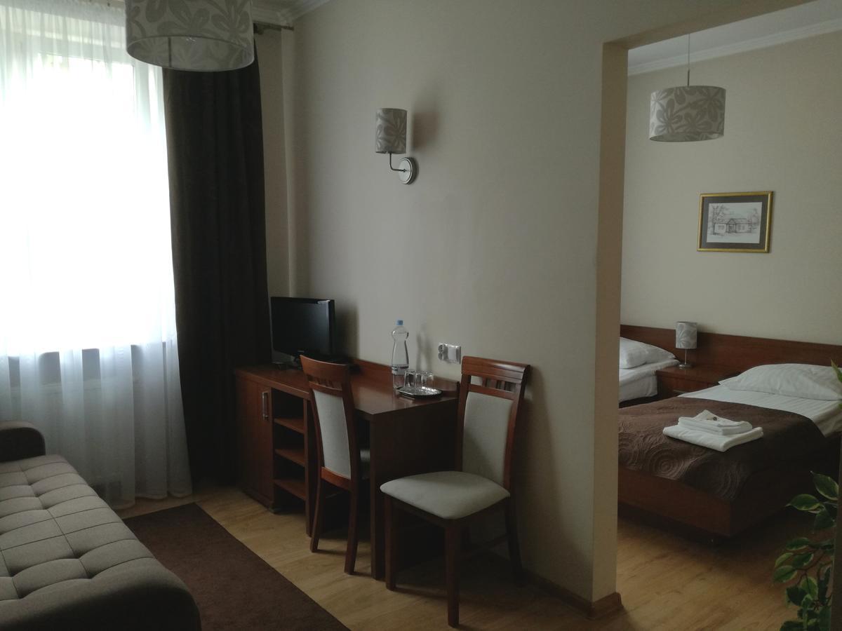 Hotel Srodmiejski Кельце Экстерьер фото