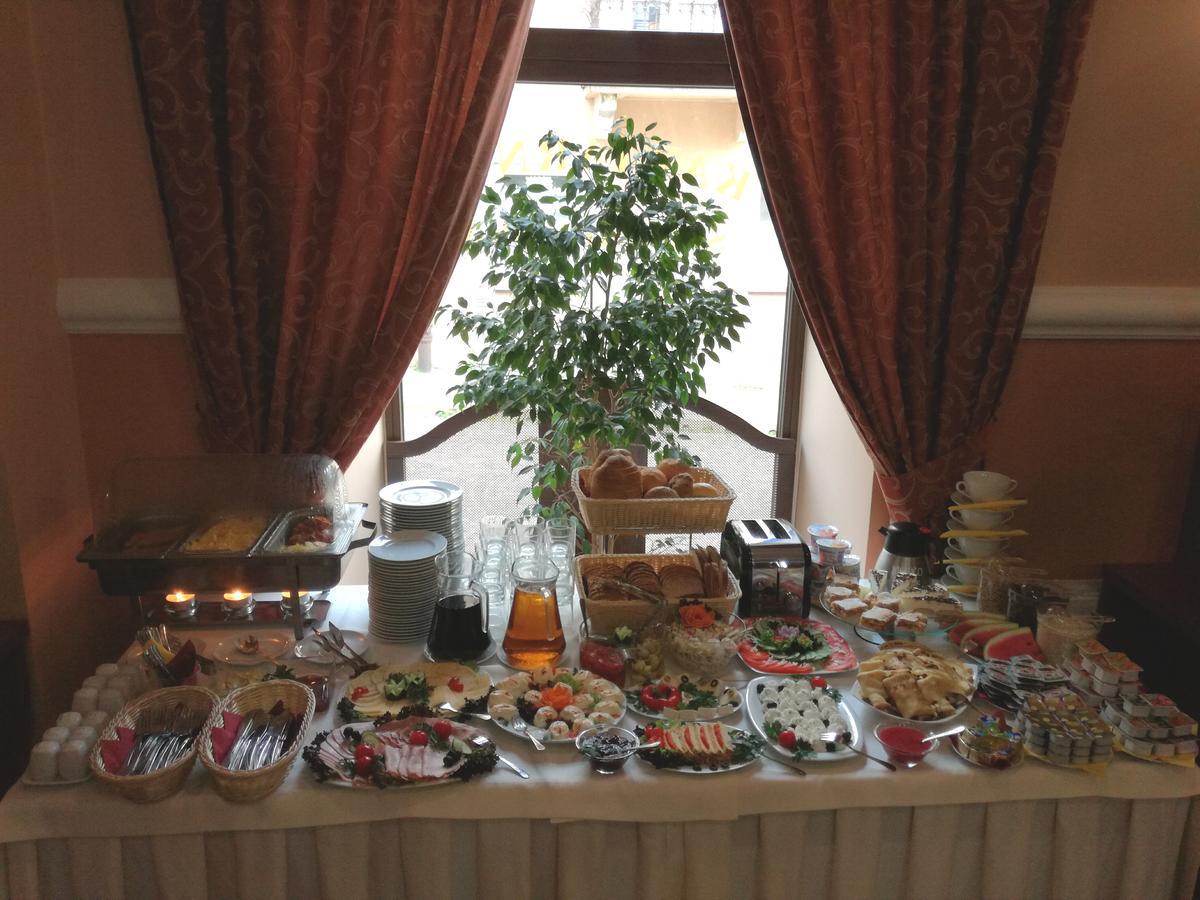 Hotel Srodmiejski Кельце Экстерьер фото