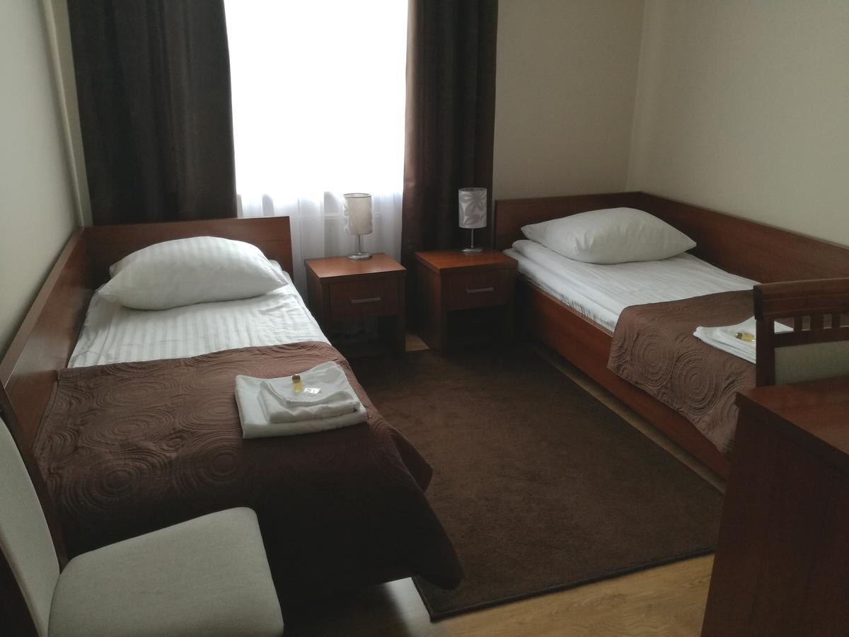 Hotel Srodmiejski Кельце Экстерьер фото