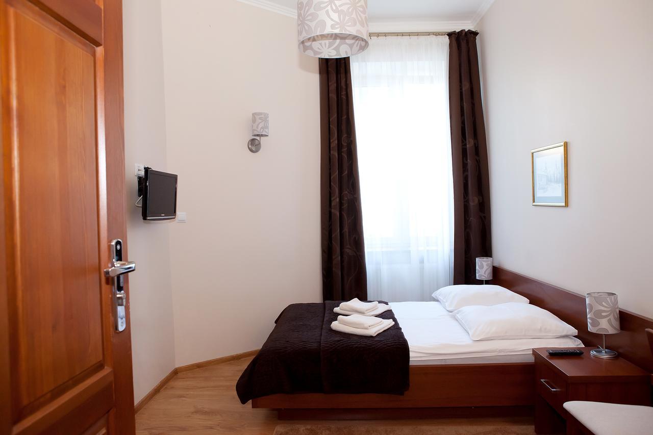 Hotel Srodmiejski Кельце Экстерьер фото