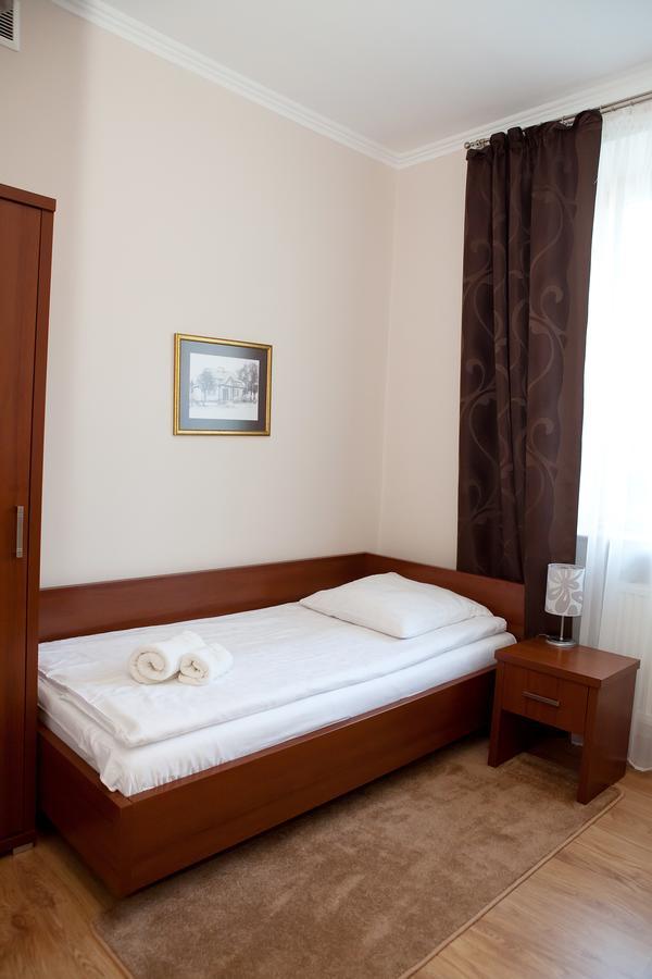 Hotel Srodmiejski Кельце Экстерьер фото